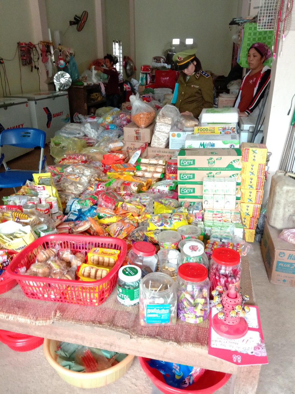 Đoàn kiểm tra liên ngành về vệ sinh an toàn thực phẩm trên địa bàn xã Tùng Bá